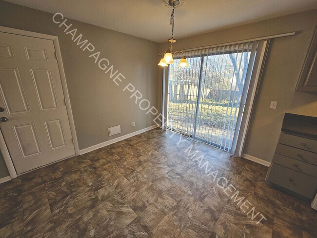 Building Photo - Single Family Home in Ruskin Heights