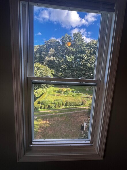 Building Photo - 84 W Main St