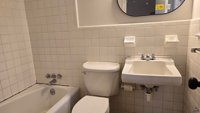 Building Photo - 4035 Meadowbrook Dr