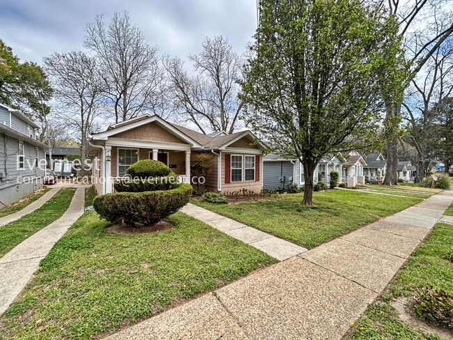 Building Photo - 1065 Fair St SW