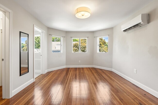 Building Photo - 159 Cowper St