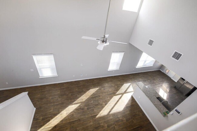 Building Photo - 14126 Macquarie Dr