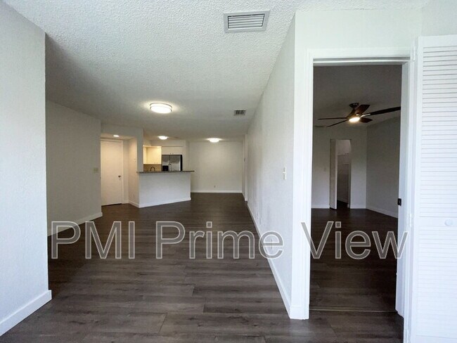 Building Photo - 3410 Pinewalk Dr N