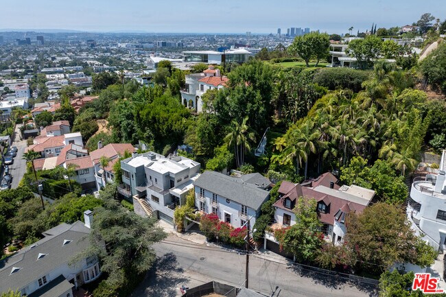 Building Photo - 1531 Marmont Ave