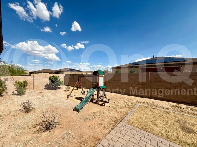 Building Photo - 2736 Calle Palta