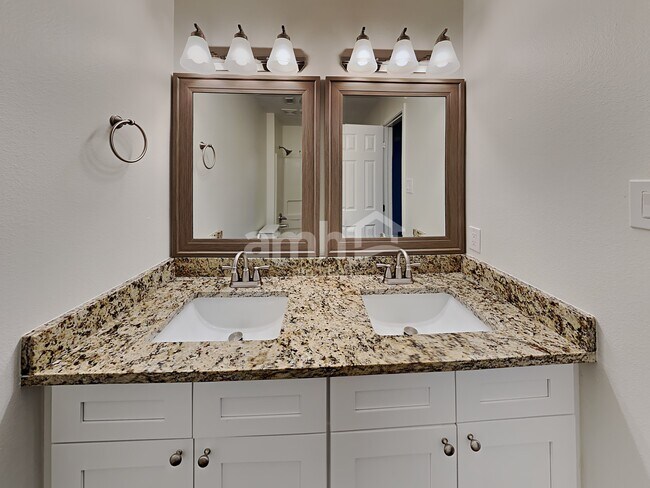Building Photo - 3347 Bent Spring Ct