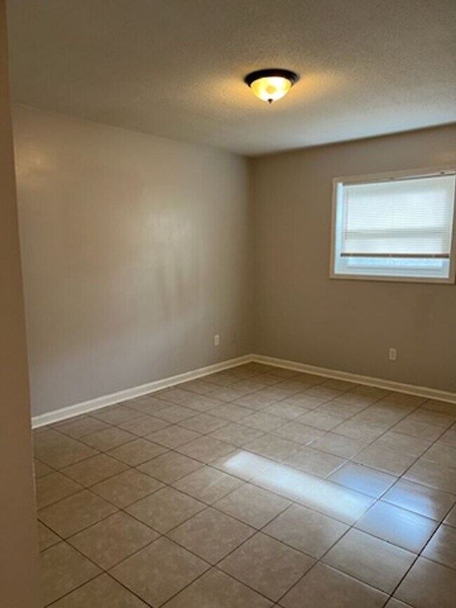 Building Photo - 6015 Warm Springs Ct