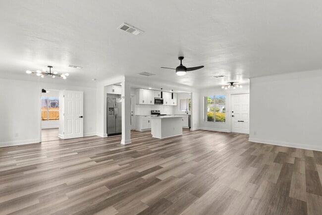Building Photo - NEWLY RENOVATED Home For Rent in St Peters...