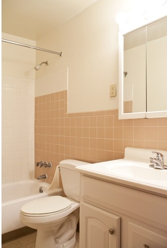 Bathroom - Grant Street