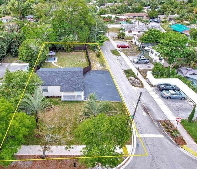 Building Photo - 1445 NW 6th Ave