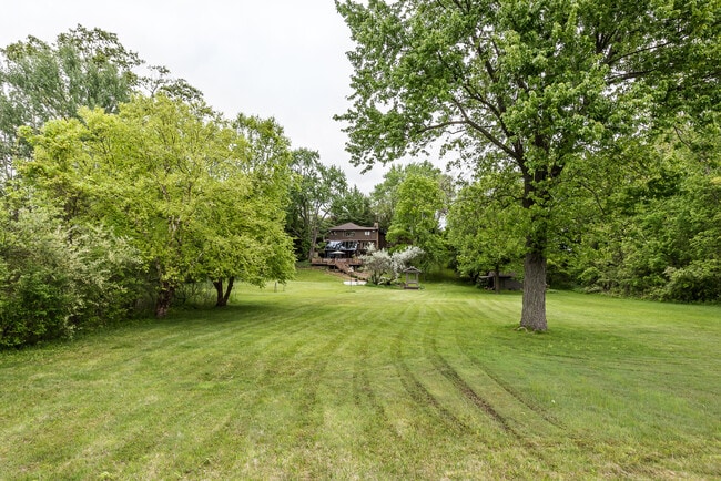 Building Photo - 10985 E Pleasant Lake Rd