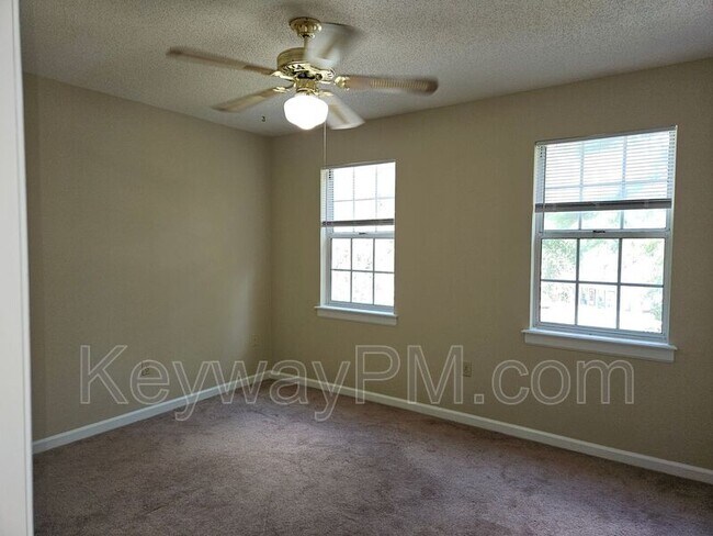 Building Photo - 322 Lamplighter Ln
