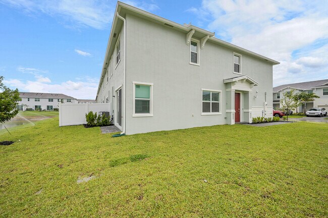 Building Photo - 520 Rivergrass St