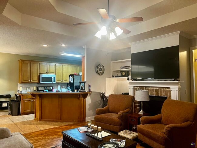 Building Photo - 123 Montrose Ln