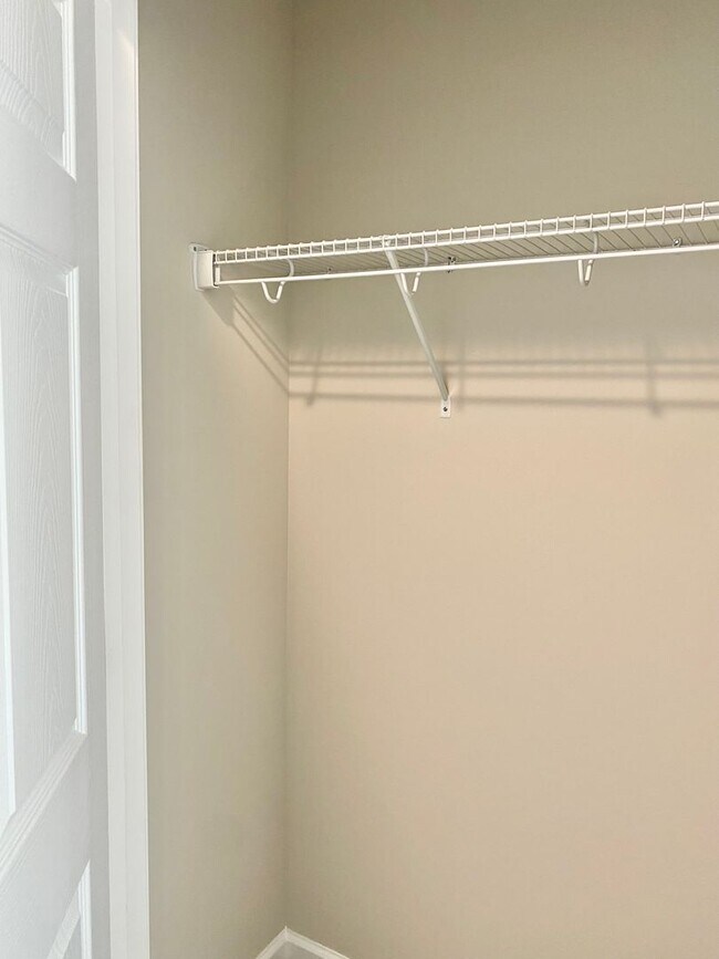 Building Photo - 943 Center Rd