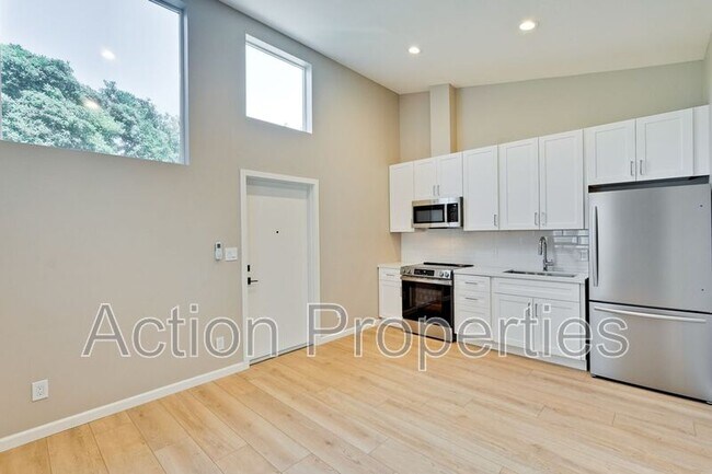 Building Photo - 370 Camille Ct