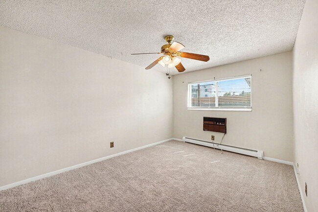 Building Photo - 232 S Brentwood St
