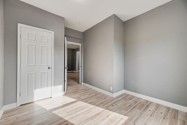 Building Photo - 815 N Travis St