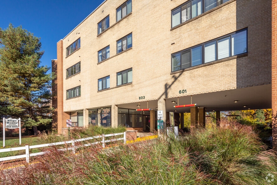 Building Photo - The Angelica