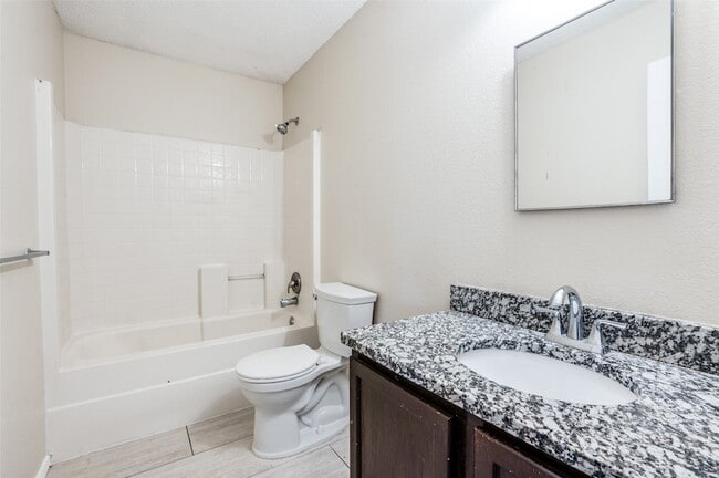 Building Photo - 2232 White Pine Dr