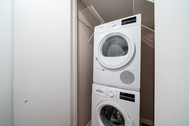 Building Photo - 700 Grove St