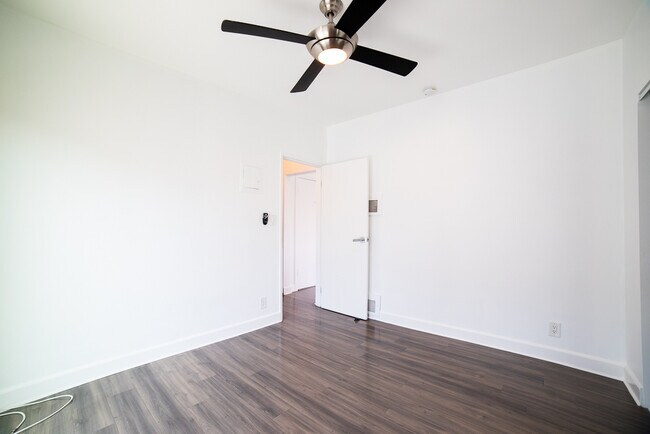 Building Photo - 319 Heliotrope Dr