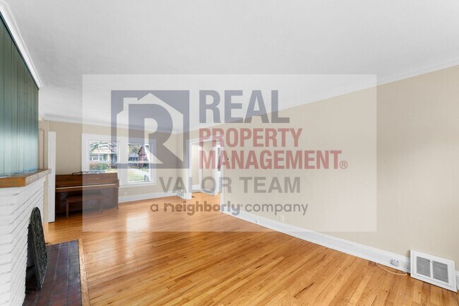 Building Photo - Beautifully maintained 3bd/1.5 bath Coloni...