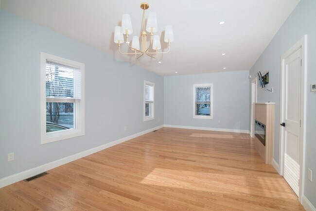 Building Photo - 43 Tainter St