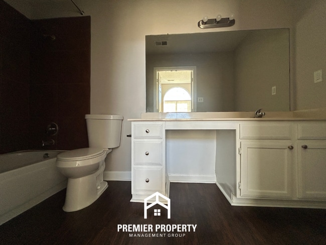 Building Photo - 4566 Kings Grant Dr