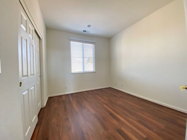 Building Photo - Mediterranean-style 4-bedroom in Seaside Highlands!