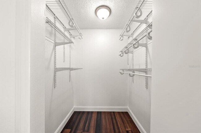 Building Photo - 3128 W Varn Ave