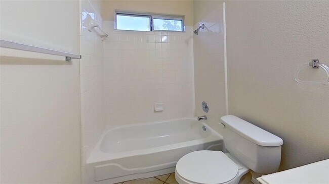 Building Photo - 903 Lantana Dr