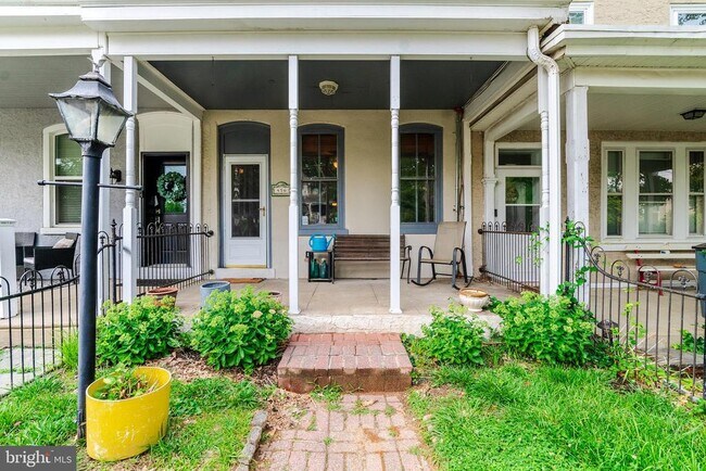 Building Photo - 456 Lyceum Ave