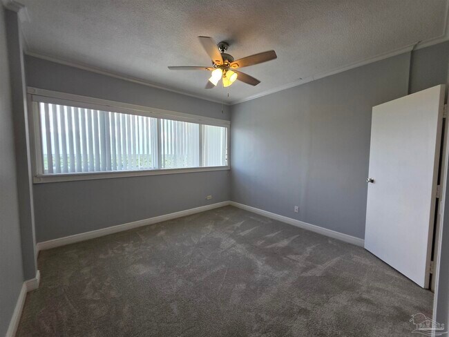 Building Photo - 825 Bayshore Dr