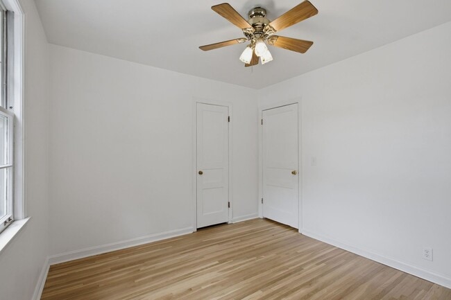Building Photo - Donelson mid-mod ranch with full unfinished basement workshop, large yard, 3 BR 1 Bath, 20 minute...