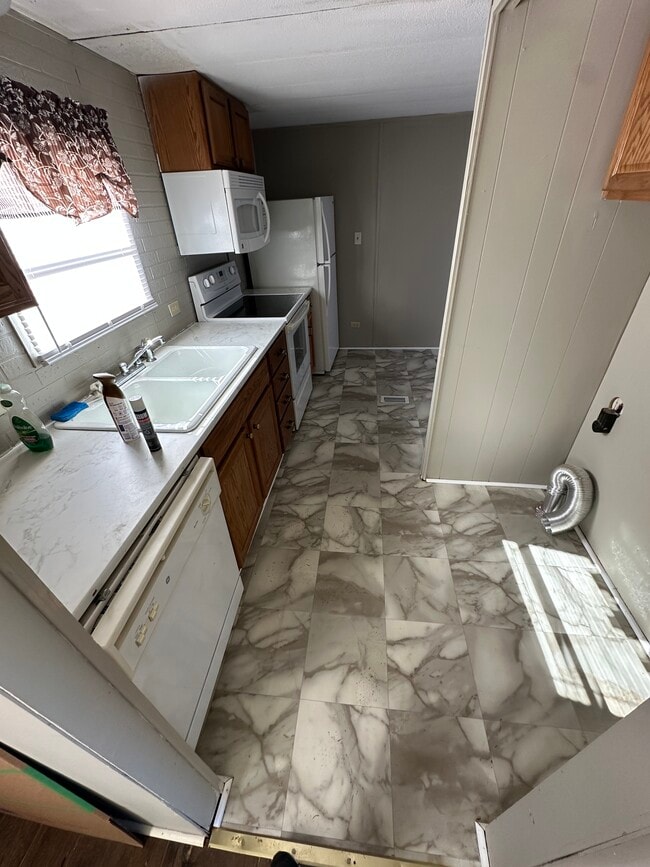 Building Photo - 121 Jordan Rd