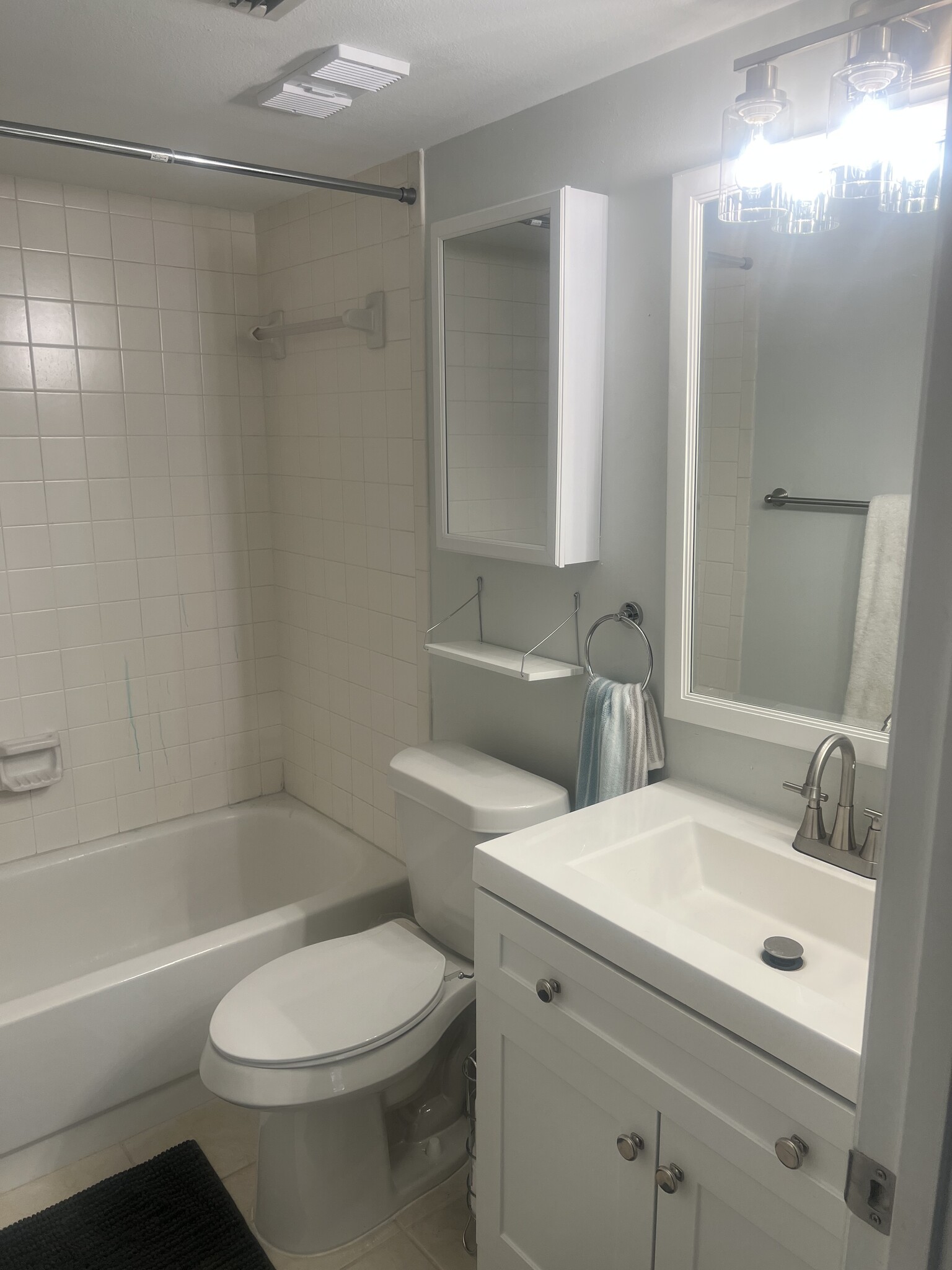 Building Photo - 3215 Beneva Rd