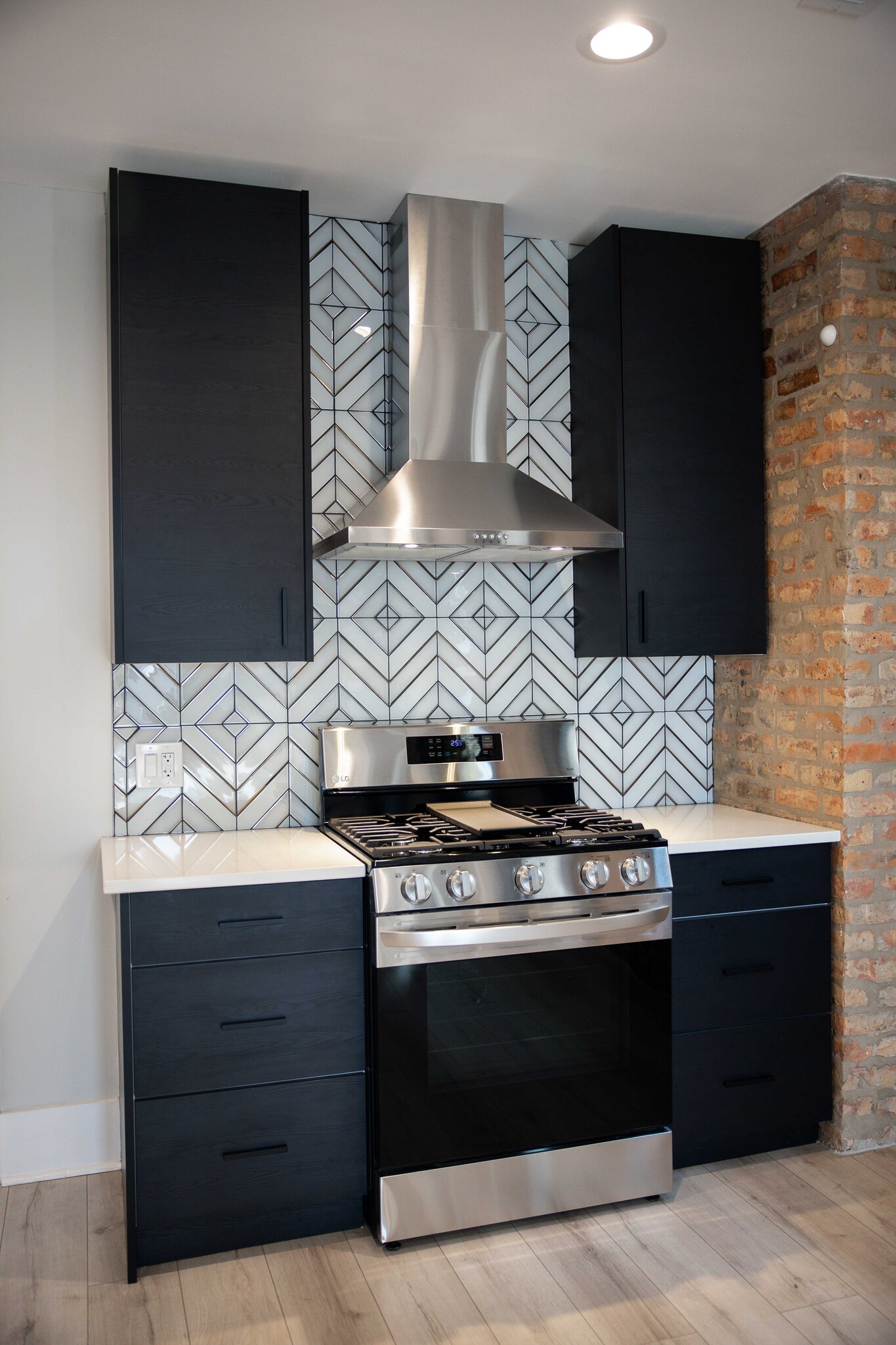 Building Photo - 1320 W 19th St