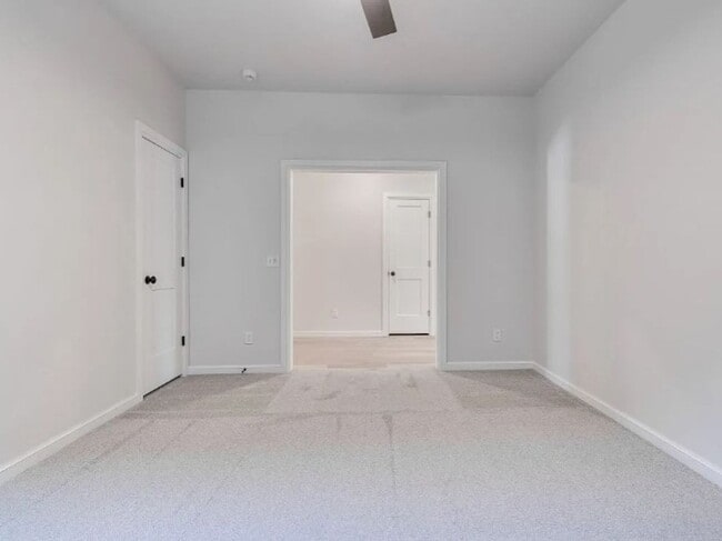 Building Photo - Model Home in East Edmond + 3 bedrooms + B...