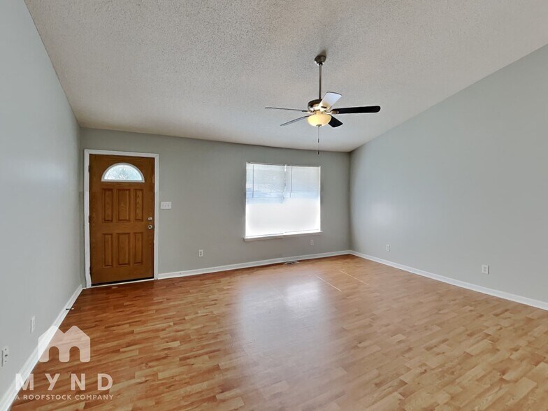 Building Photo - 712 14th Ave NW