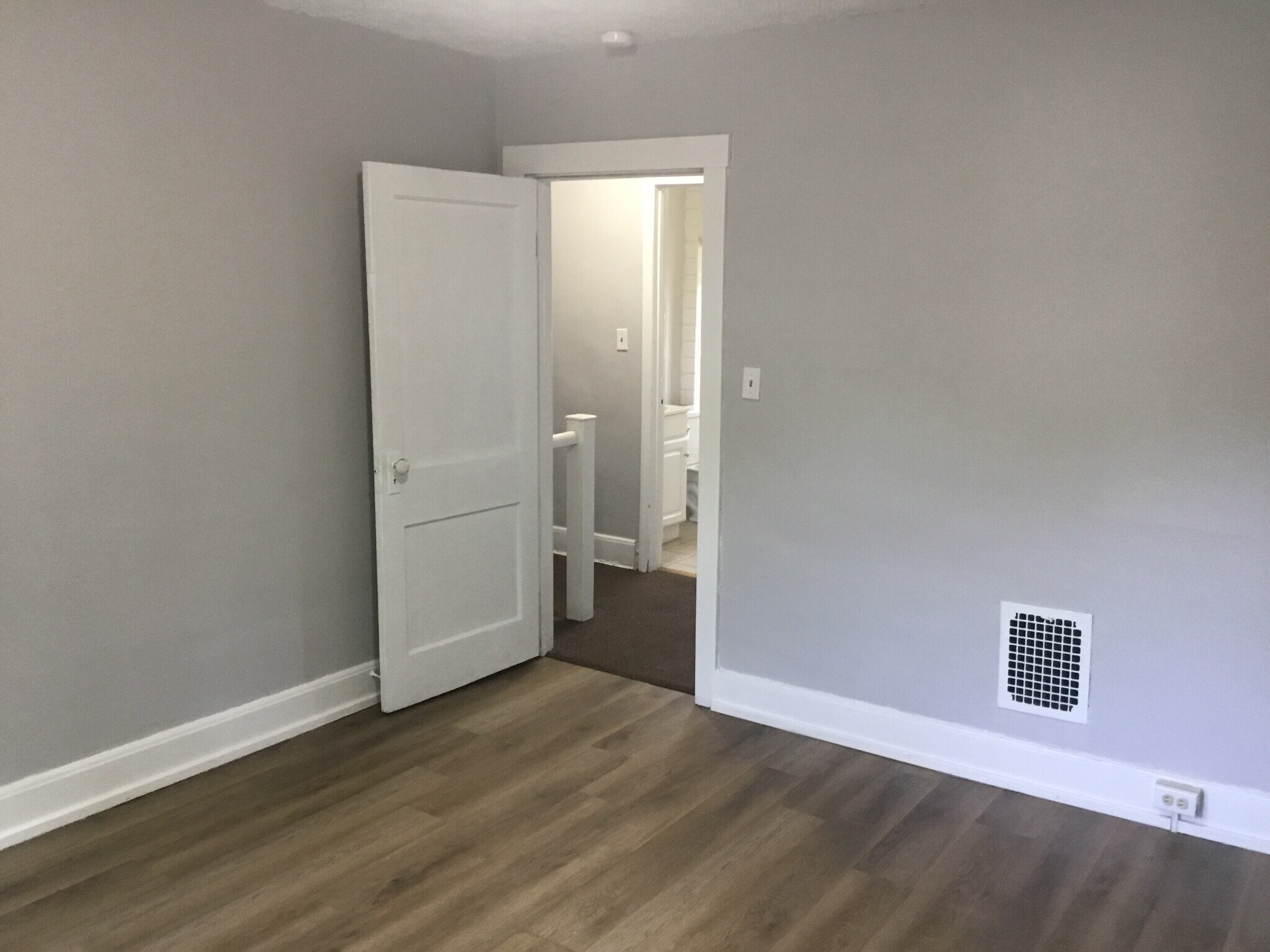 Building Photo - 1705 W 15th St