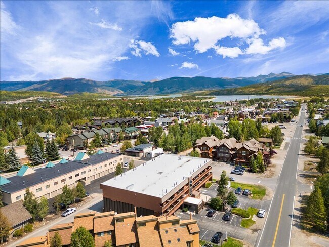 Building Photo - Cedar Lodge 218