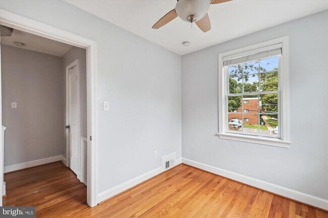 Building Photo - 503 S Veitch St