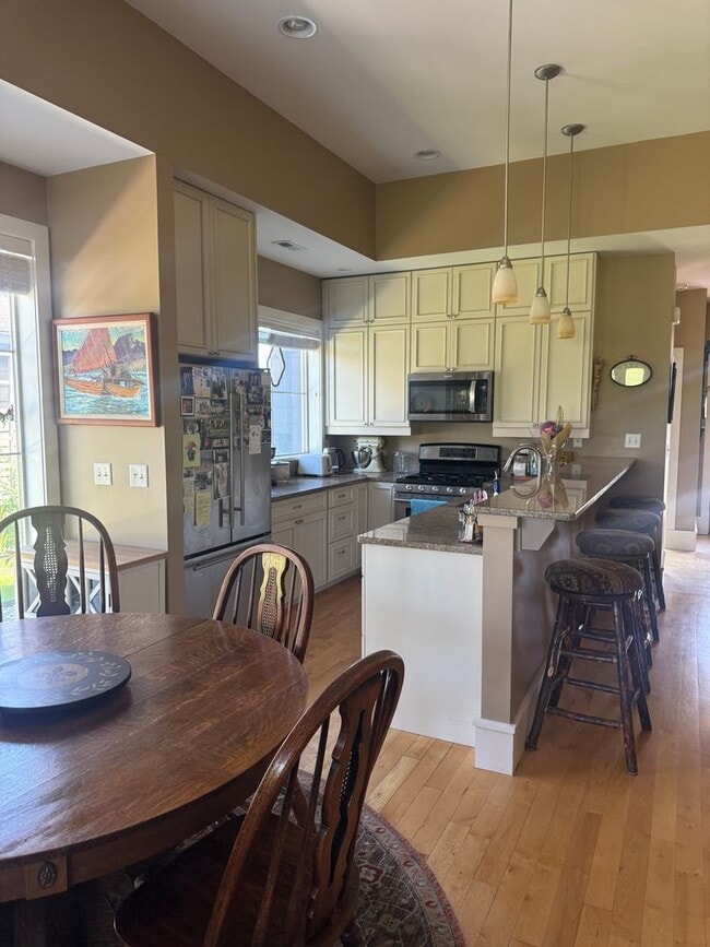 Building Photo - Rare Find- Home for Rent in the Knolls Community