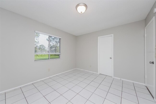 Building Photo - 638 Iowa Woods Cir E