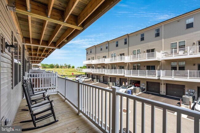 Building Photo - 1126 Madeira Terrace SE
