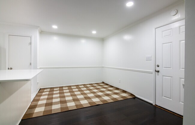 Building Photo - 1001 Woodland Vlg