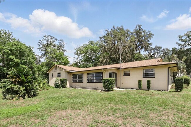Building Photo - 2343 Greenacre Rd