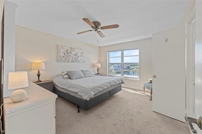 Building Photo - 2860 NE 14th St