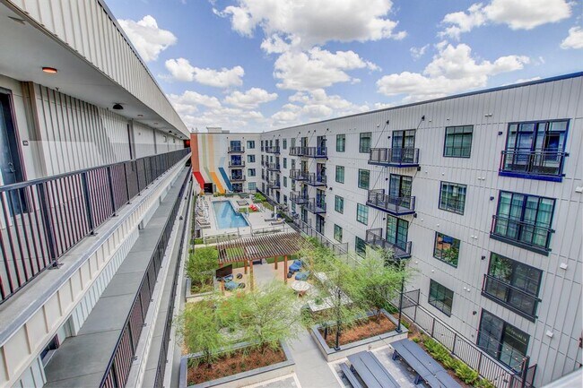 Building Photo - 4315 S Congress Ave